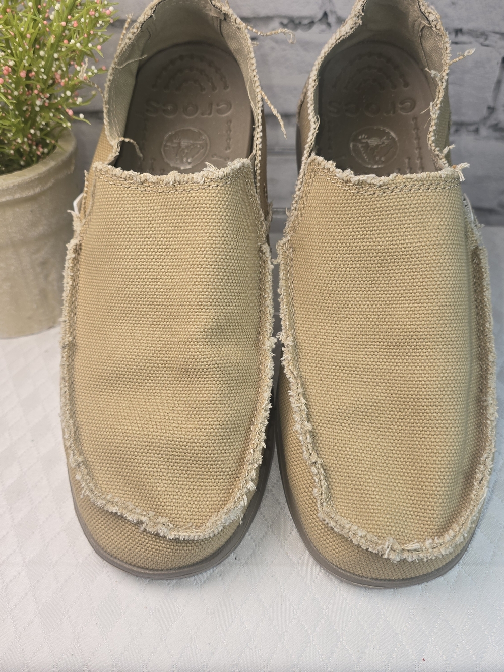 CROCS MENS SANTA CRUZ SLIP-ON LOAFERS KHAKI TAN CANVAS DISTRESSED CASUAL 9 - Picture 6 of 8